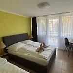 Apartment Aranypart 49-51