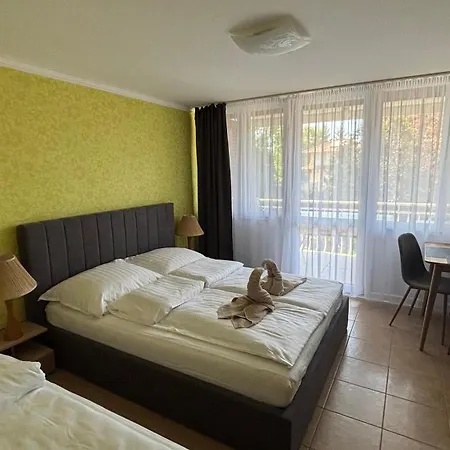 Apartment Aranypart 49-51