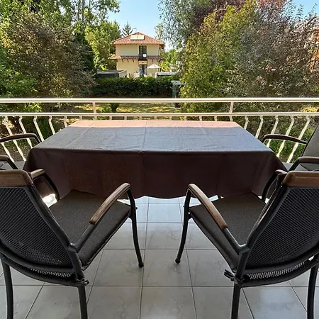 Apartment Aranypart 49-51 *