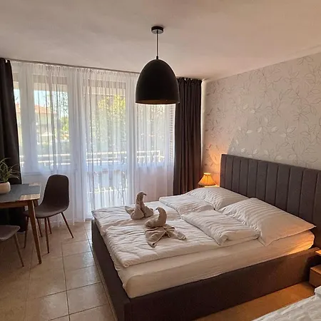 Aranypart 49-51 Appartamento Siófok