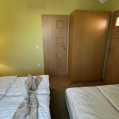 Apartment Aranypart 49-51 *