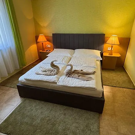Apartment Aranypart 49-51 *