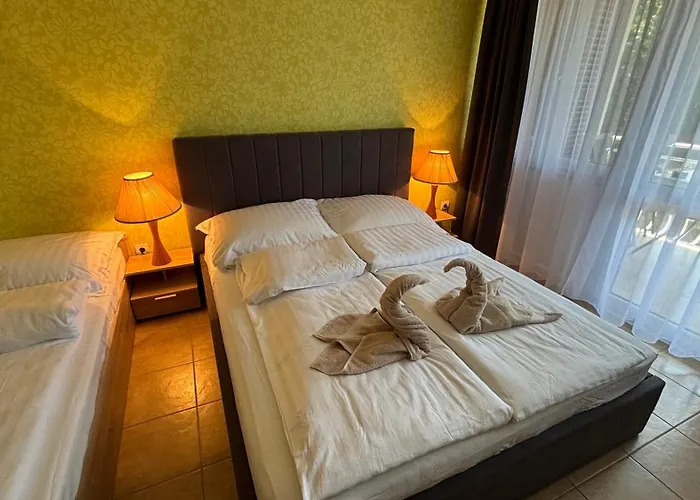 Aranypart 49-51 * Siófok